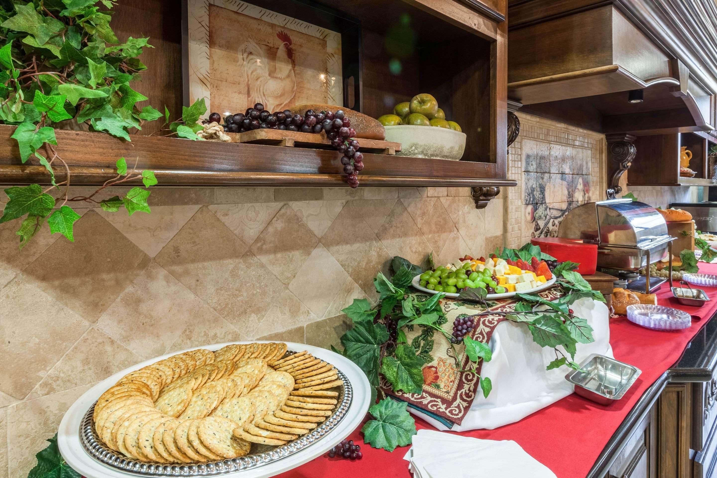 Comfort Suites Alamo-River Walk Сан-Антонио Экстерьер фото