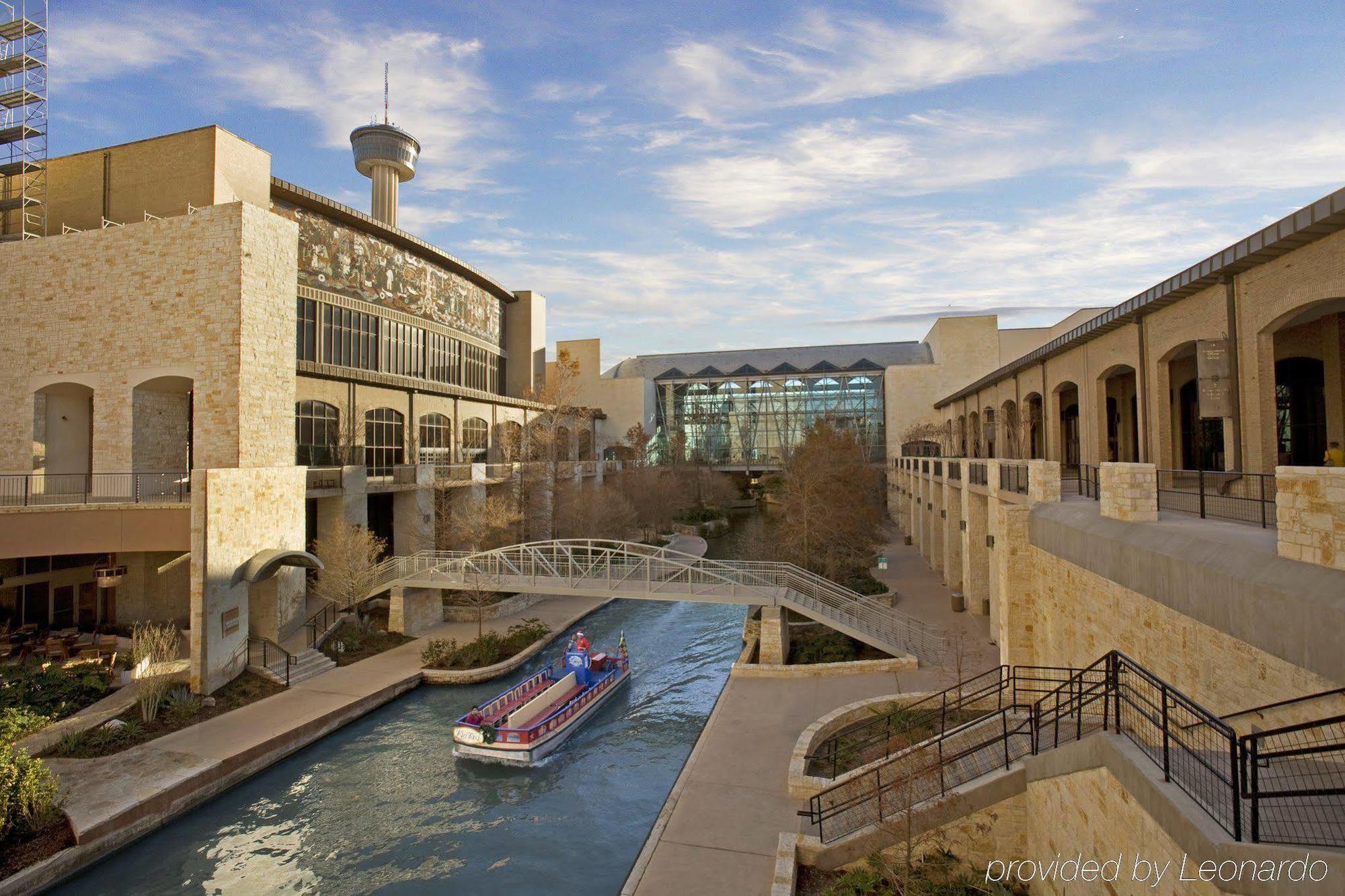 Comfort Suites Alamo-River Walk Сан-Антонио Экстерьер фото